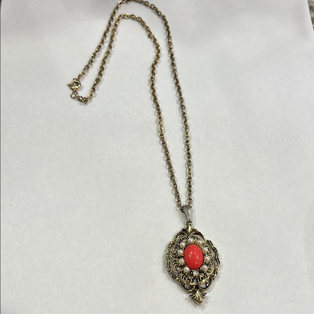 Elegant Gold and Red Pendant Necklace